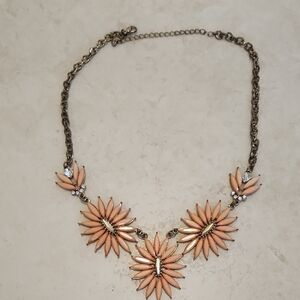 Chic Floral Necklace with Peach Petals